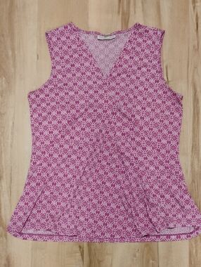 ✨ Dana Buchman Women’s Geometric Quatrefoil V-Neck Tank Top – Size Medium ✨